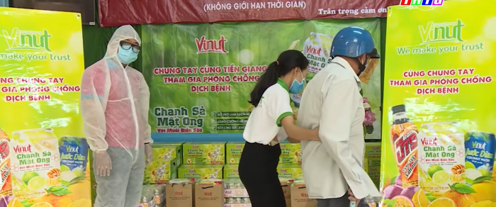 Vinut trao quà cho người dân tỉnh Tiền Giang