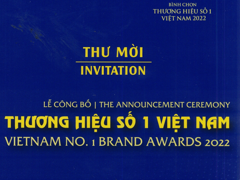 a blue rectangular sign with yellow text