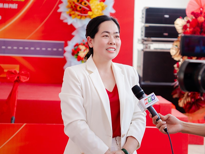 Bà Bùi Thị Thu Hương - Chủ tịch hội đồng quản trị kiêm Tổng giám đốc Công ty cổ phần Thực phẩm & Nước giải khát Nam Việt - Ảnh: VINUT